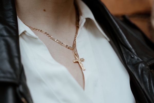 Collection de collier croix de qualité artisanale à découvrir