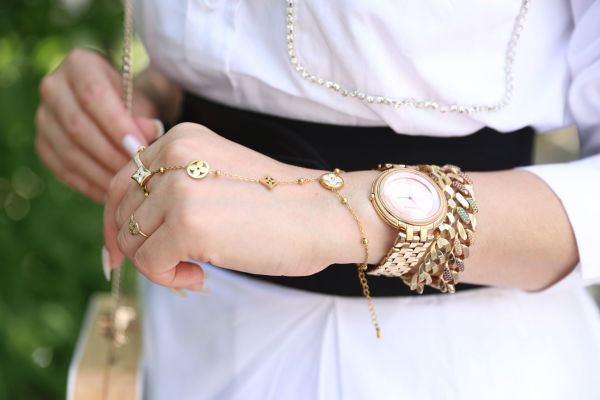 Comment bien choisir sa montre femme : conseils et tendances