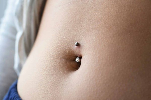 Choisir son piercing nombril anneau avec style